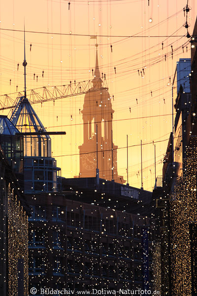 Hamburg Michel-Turm Bild gelber Himmel Advent Weihnachtszeit glitzernde Lichter