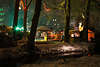 Bergedorfer Weihnachtsmarkt märchenhafte Winterstimmung Foto im Schlosspark unter Bäumen