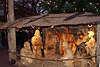 Buchholzer Weihnachtskrippe Figuren geschnitzt in Holz Weihnachtsmarkt in der Nordheide
