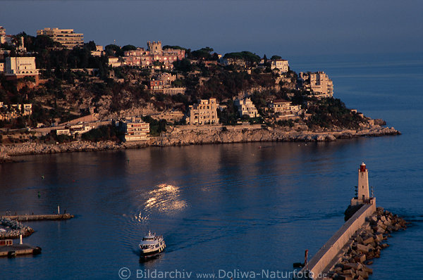 Nizza Hafen Leuchtturm in Mittelmeerwasser Abend Sdsonne Foto Huser franzsische Riviera