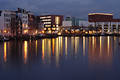 Dmmerung an Waterloo Plein von Amsterdam Nachtlichter City Spiegelung in Amstel