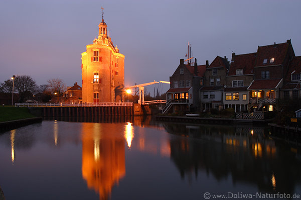 Enkhuizen Hafen mit Dromedaris Rundturm Nachtlichter