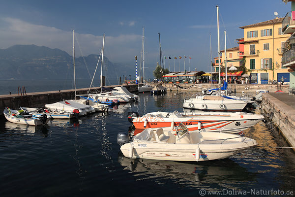 Castelletto Hafen Gardasee Mole Wasser Berge Blick