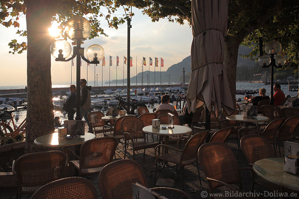 Garda Caf-Tische in Sdsonne Wasserblick Ufer Gardasee
