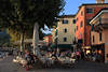 Garda Caf Restaurant Urlauber Sitzpltze im Freien am Wasser Seeblick in Sonnenschein