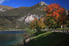 Cima d�Oro Foto �ber Ledro-See Wasser Uferweg Herbstidylle Naturbild von Alpengipfel