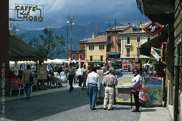 Malcesine HafenCity Gardasee Urlaubsidyll Caffe del Moro Boutiques Tourismus-Flair