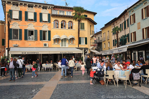 Sirmione Marktplatz Gardasee Stadtlandschaft Ristorante Pizzeria Gste Hotel Huser