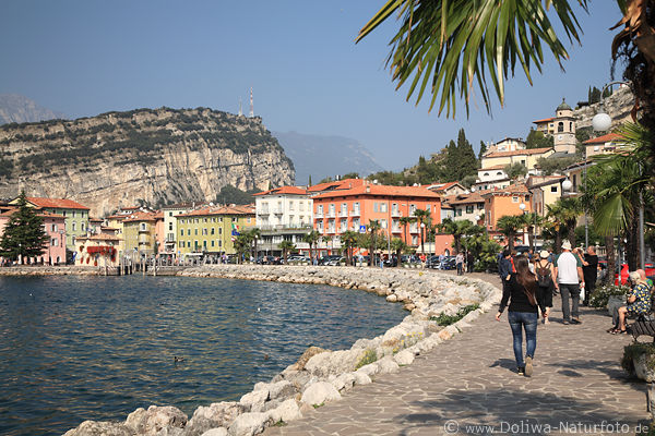 Gardaufer Torbole Promenade