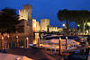 Sirmione Gardasee Wasserburg Hafen Festung Nachtromantik