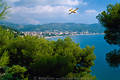 Flug über Andora am Meer Ligurien Riviera grüne Küste Wasserlandschaft