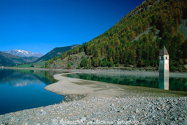 Graun berfluteter Dorf-Kirchturm im Reschensee Wasser Dnne