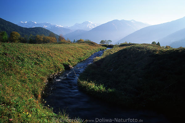 Obervintschgau Bergkonturen Alpenpanorama ber Wasserbach Bergwiese nah Reschensee