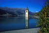 0853_Graun Dorfreste Kirchturm im Wasser Reschensee Sdtirol Bergpanorama