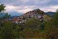 409048_ Montefegatesi altes Bergdorf Ansicht in Toscana Reisefoto, Nordtoscana Ausflugsziel Tip in Bergen