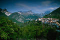 Altagnana, malerische Stadt vor Berg Panorama der Apuanischen Alpen