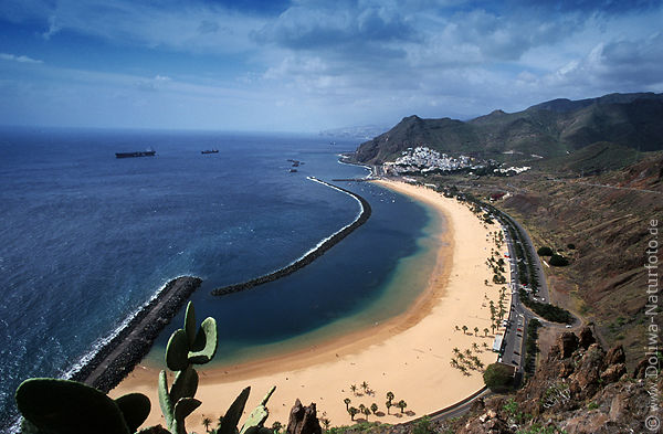 Playa de Las Teresitas Teneriffa San Andres Berge Meer Atlantikkste