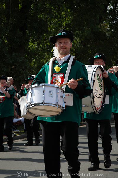 Trommel-Orchester Marschparade Erntefestumzug Foto