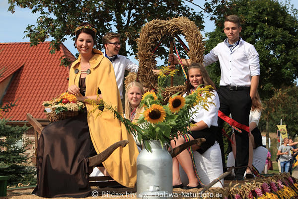 Ernteknigin Ehrendamen Pagen Festwagen Parade mit Jungs & Mdchen