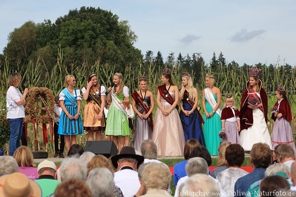 Heidekniginnen Amelinghausen & Meiendorf hbsche Mdels Gruppenbild Erntedankfest Foto