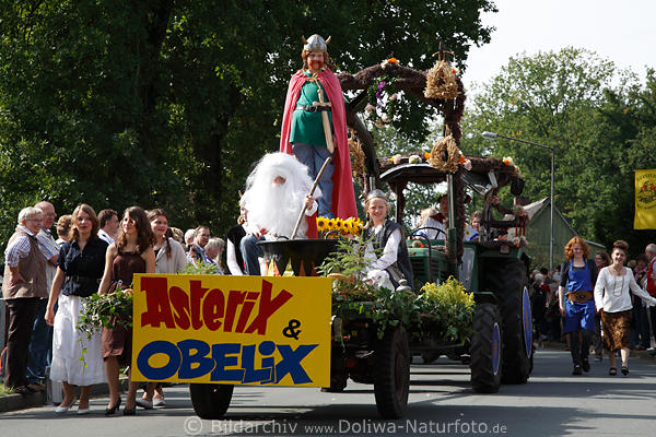 Asterix & Obelix in Blumen Steinbecker Erntefestumzug Mdels frhliche Begleitdamen