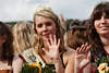 Heidemädel aus Munster blondhübsch winken gewählt zur Königin in Bild Steinbecker Erntefestumzug
