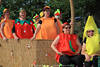 Erntedankfest lustige Trachten Parade Bienen Damen in Verkleidung Dorffestumzug Bild