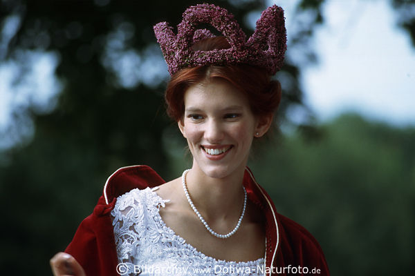 Heideknigin 99 Julia de Bruycker mit Krone Heidebltenfest Schneverdingen