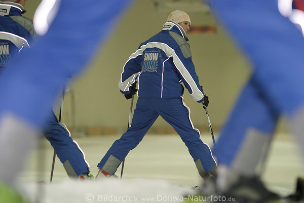 Skifahrer auf Skipiste Skihalle Bispingen bei Snow-Academy Kurs