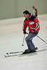 610104_ Skifahrer auf Skiabfahrt in Skihalle Bispingen Wintersport Aktionfoto