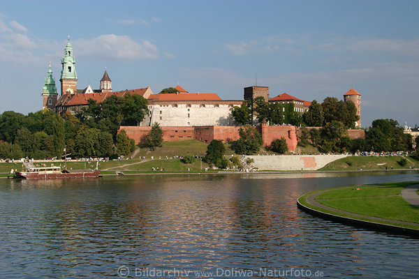 Krakau Weichsel Wawel Burg Flusspanorama am Wisla Uferwiese