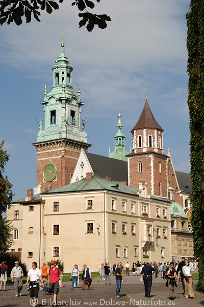 Krakau Burg von Wawel Touristen Besucher auf Burghof