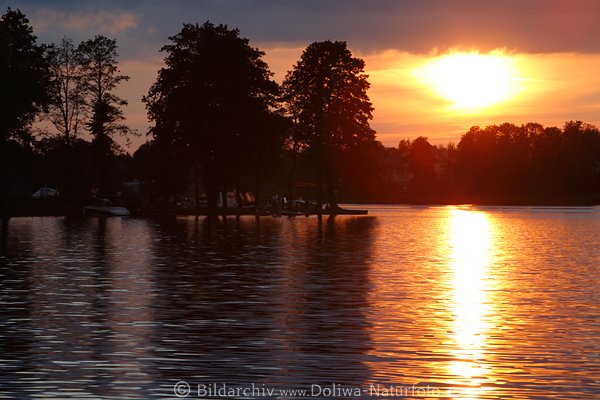 Sonnenuntergang am Reichensee in Masuren Wasserspiegelung Landschaft Abendlicht