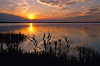 Masuren See-Landschaft Sonnenuntergang Panorama über stilles Wasser Schilf Ufer Vögel Weitblick bei Eisenwerk Kolonie Ruda Mazury wodny krajobraz 