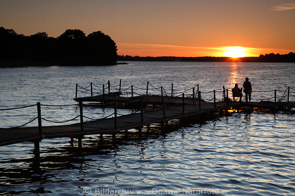 Haarschen-See Wassersteg Paar vor Sonnenuntergang in Masuren Naturfoto Mazury jezioro Harsz