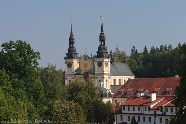 Heiligelinde Klosterkomplex Swieta Lipka Doppelturm Wallfahrtskirche mit Sanktuarium