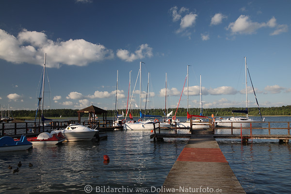 Kreuzofen Mole Wassersteg Jachten am Niedersee in Masuren Naturidylle Landschaft
