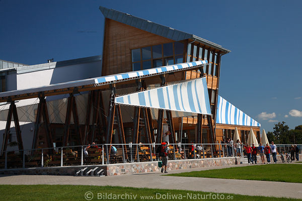 Gizycko Port Ekomarina Lötzen Löwentinsee neues Hafenzentrum mit Café Restaurant Masuren Touristinfo