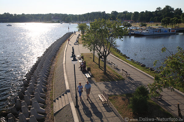 Gizycko Wasser-Mole See-Landschaft Hafen Schiff Port Niegocin in Ltzen Masuren Sonne Gegenlicht Mazury Molo
