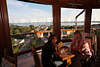 Lötzener Frauen am Café-Tisch Wasserturm Fenster Panorama-Blick auf Löwentinsee