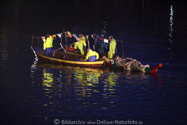 Marnenknig im Netz umhllt hinter Fischerboot auf Nikolaikensee