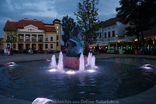 Nikolaiken Springbrunnen Fontnen am Markt in Masuren Ferienort Kneipenviertel
