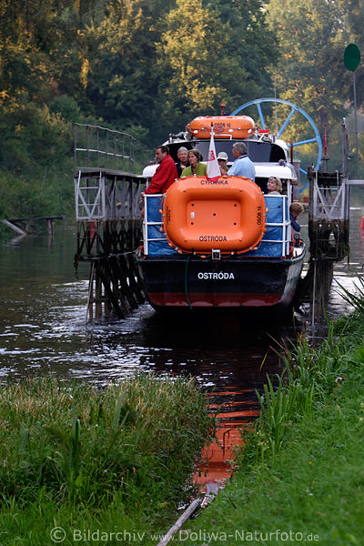 Schiff Touristen-Transport im Elbing-Osterode Ermlndischer Kanal Wasserfahrt