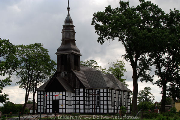 Eickfier (Brzezie) Holzkirche schwarz-weiss Verkleidung Fachwerkbau