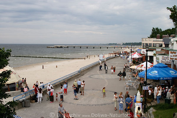 Kolberg Seepromenade Kurstrand der Ostsee Mole am Meer