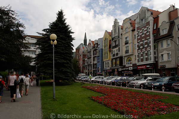 Kolberg Stadtbild, Kolobrzeg Blumenrabatten in der Innenstadt Architektur Bild