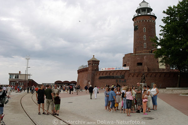 Kolberg Leuchturm Denkmal im Hafen