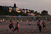 705426_ Großmöllen (Mielno) Beachvolleyball Foto auf Strand, Urlauber Ballspiele auf Urlaubsort Ostseestrand