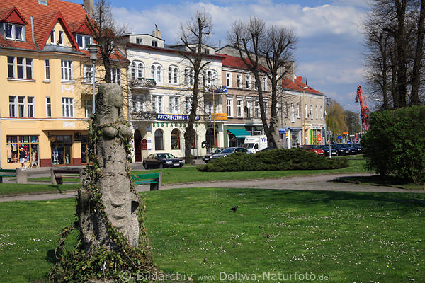 Swinoujscie Nymphe Denkmal im Park Gr�nfl�che H�user Architektur Swinem�nde