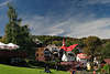 709087  Krummhübel Bergwiese mit Stadtblick auf Luftkurort Foto, Herbst Urlaub in Riesengebirge (Karkonosze)